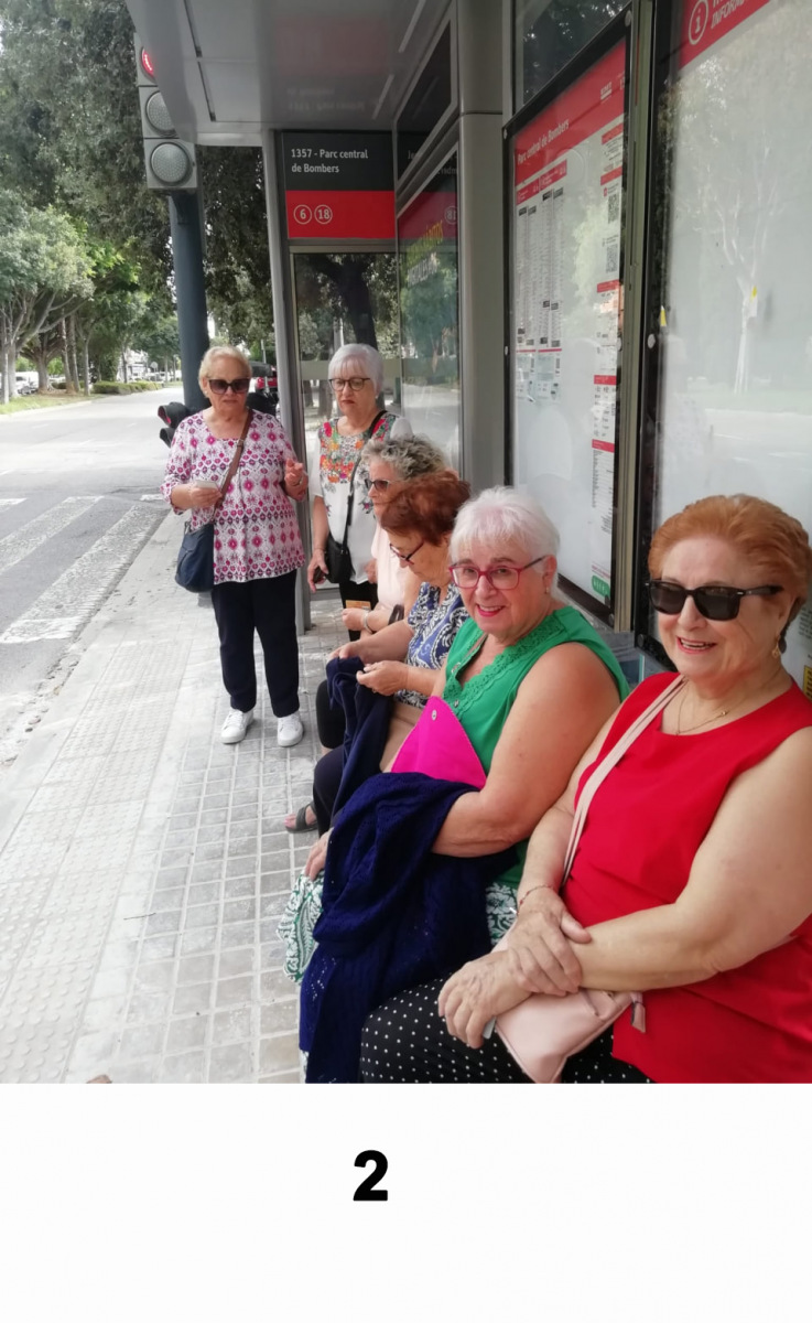 M-02-Esperando-el-autobus